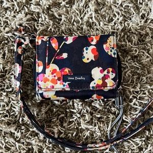 Vera Bradley ID wallet. Very lightly used. In perfect condition.